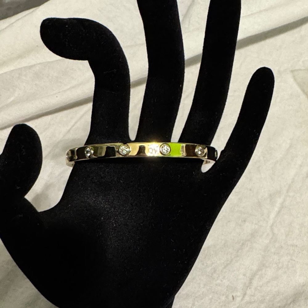 Elegant Gold Bracelet with Crystal Accents